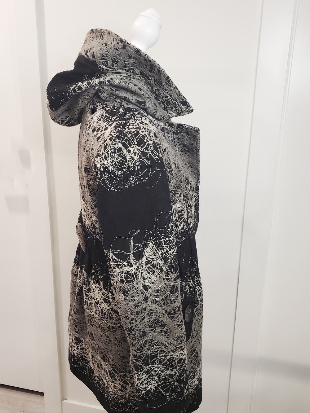 STUNNING Kaneko Collection Abstract Chaotic Thread Hooded Winter Coat - Picture 4 of 6